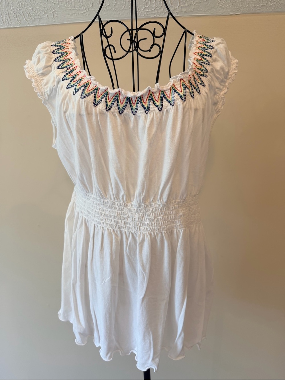 Woman's Gap white cap sleeve summer beach top with embroidery size XL